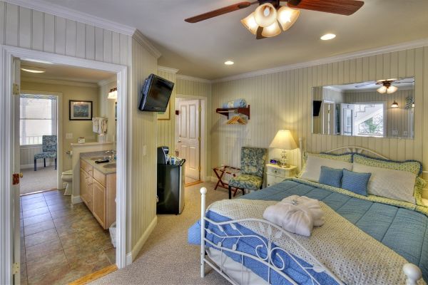 HARBORAGE INN ON THE OCEANFRON (Boothbay Harbor)